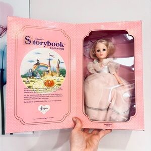 EFFANBEE STORYBOOK COLLECTION 1988 SLEEPING BEAUTY DOLL IN BOX